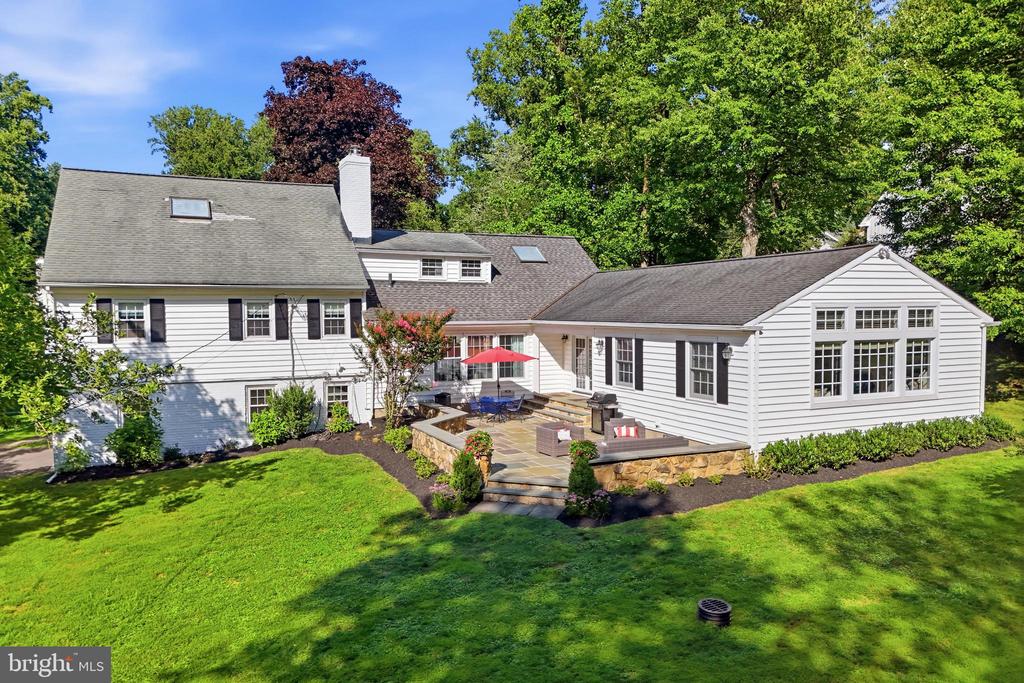 476 SCHOOL HOUSE LANE