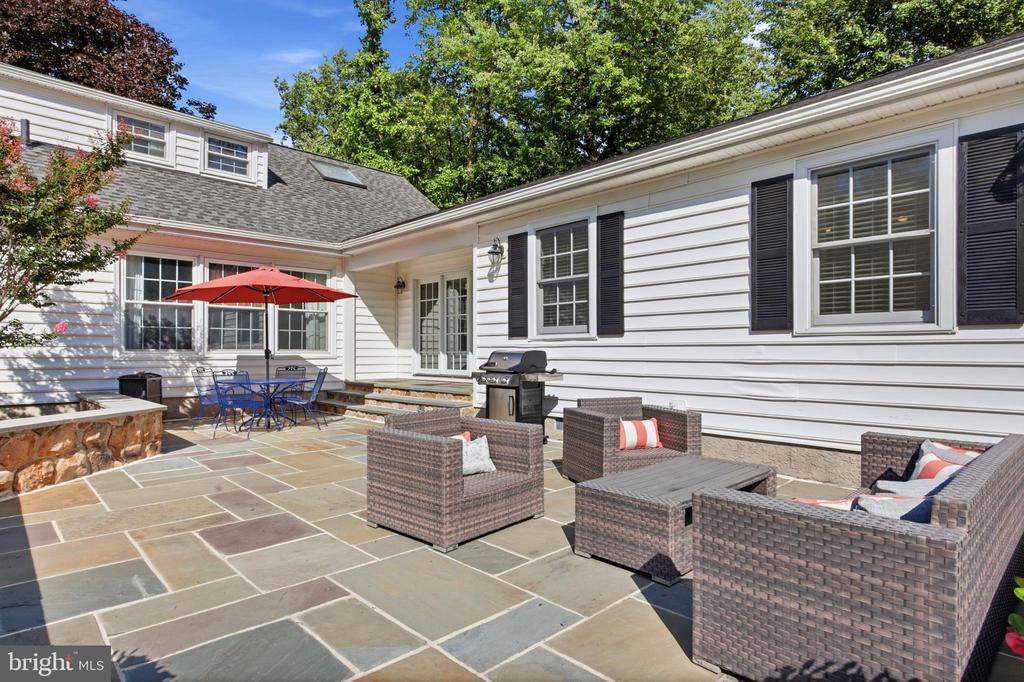 476 SCHOOL HOUSE LANE