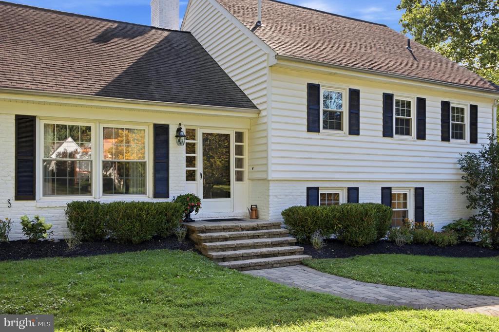 476 SCHOOL HOUSE LANE