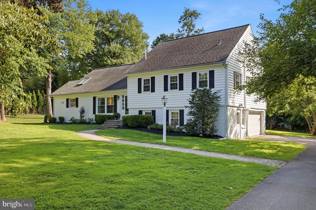 476 SCHOOL HOUSE LANE