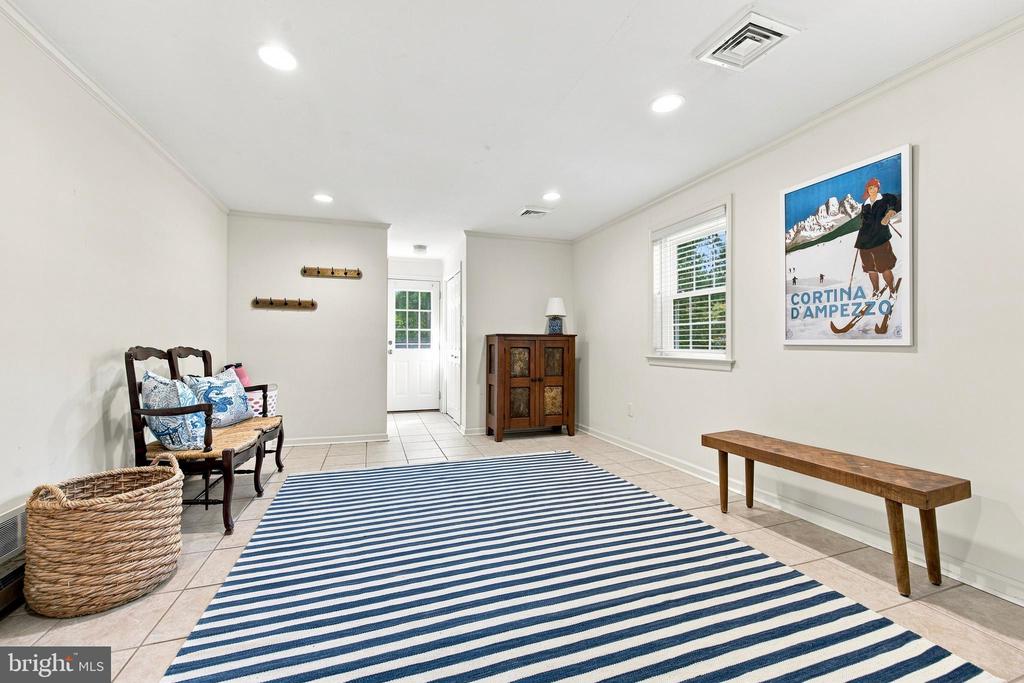 476 SCHOOL HOUSE LANE