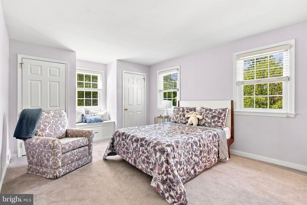 476 SCHOOL HOUSE LANE