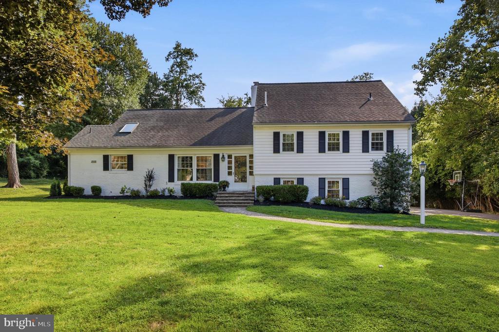 476 SCHOOL HOUSE LANE