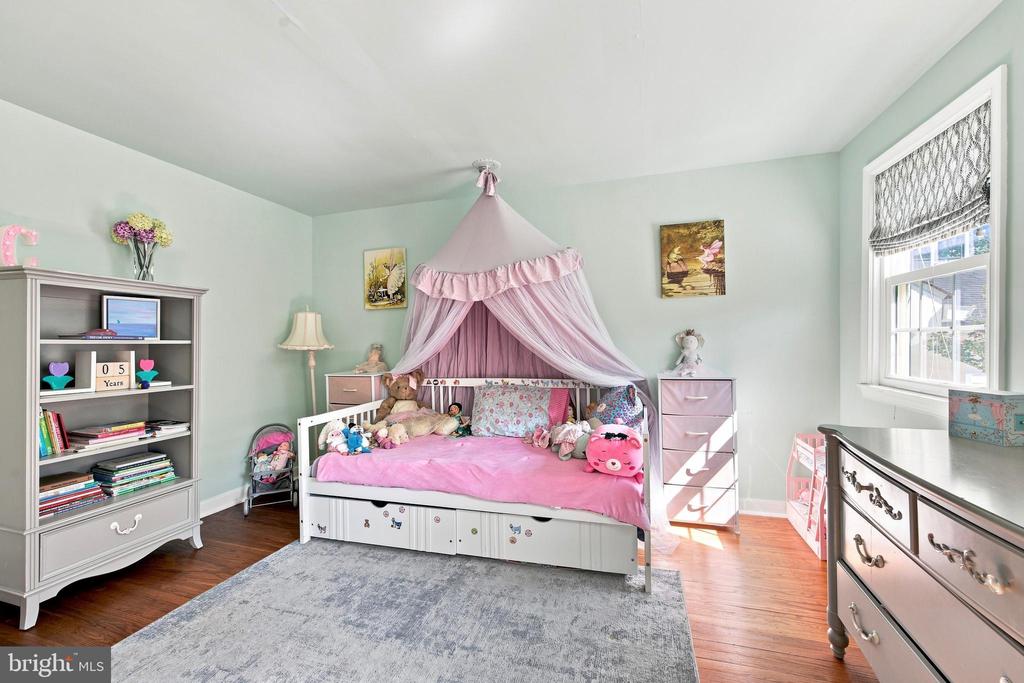 476 SCHOOL HOUSE LANE