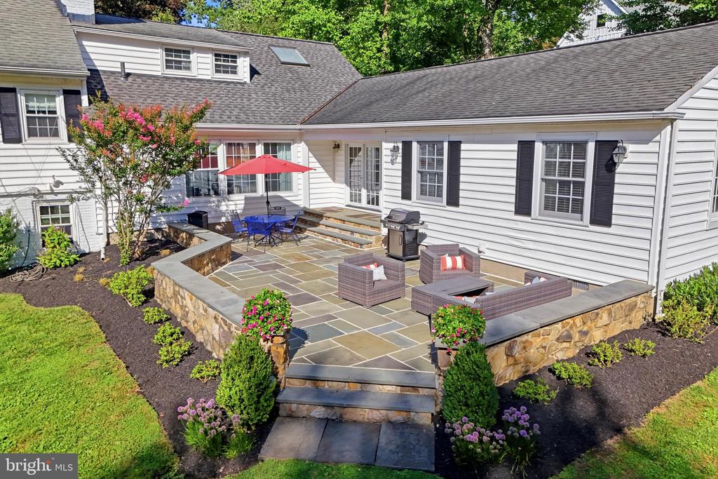 476 SCHOOL HOUSE LANE