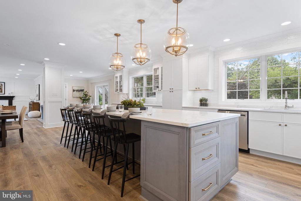 208 SYCAMORE LANE