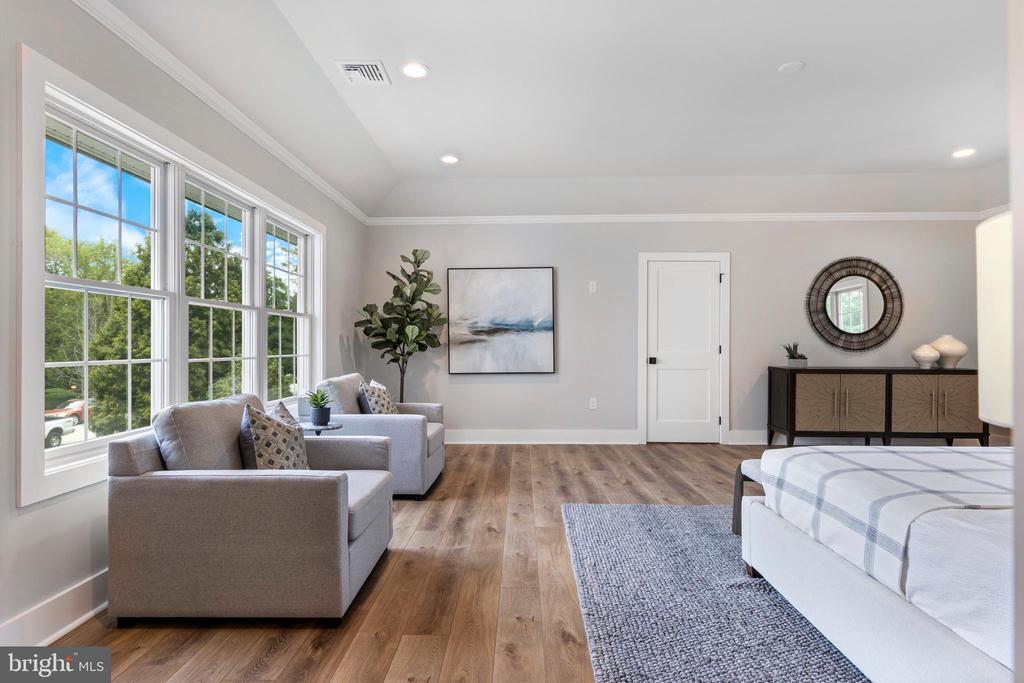 208 SYCAMORE LANE