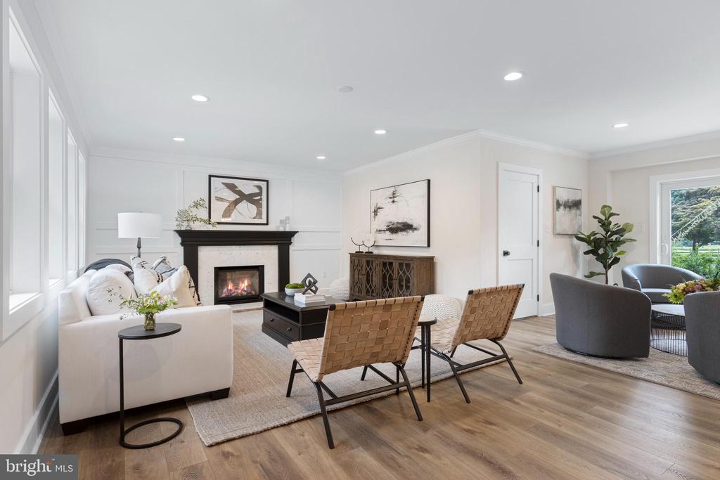 208 SYCAMORE LANE