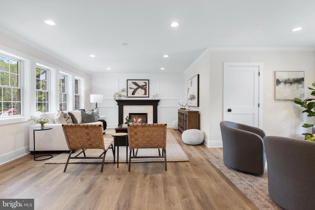 208 SYCAMORE LANE