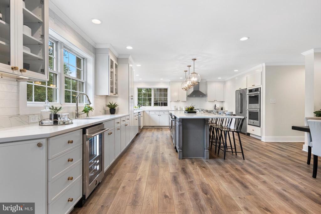 208 SYCAMORE LANE