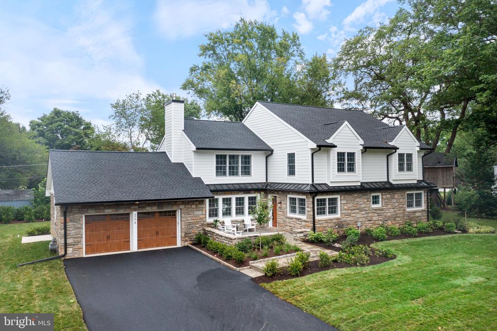 208 SYCAMORE LANE