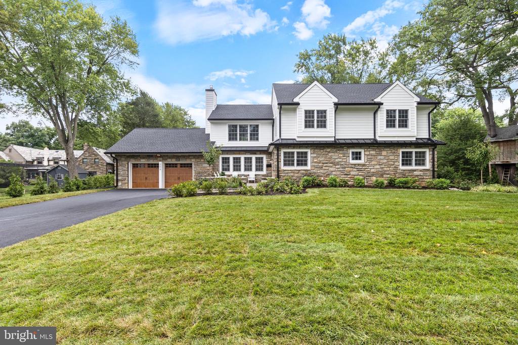 208 SYCAMORE LANE