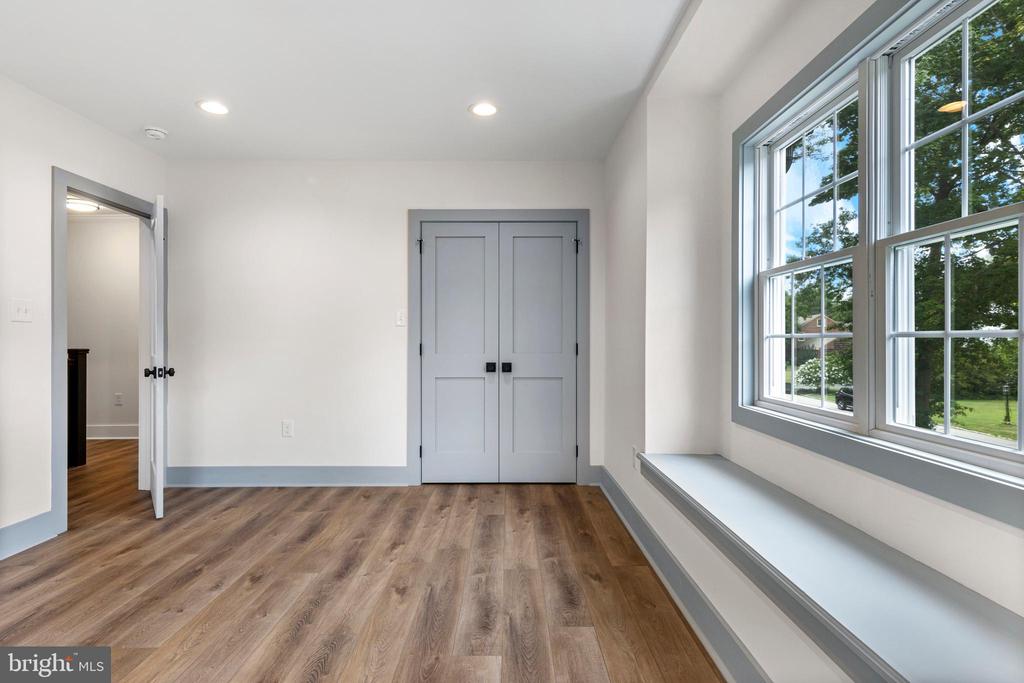 208 SYCAMORE LANE