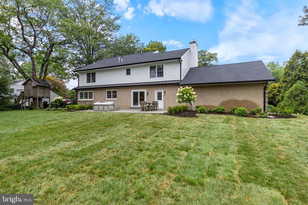 208 SYCAMORE LANE