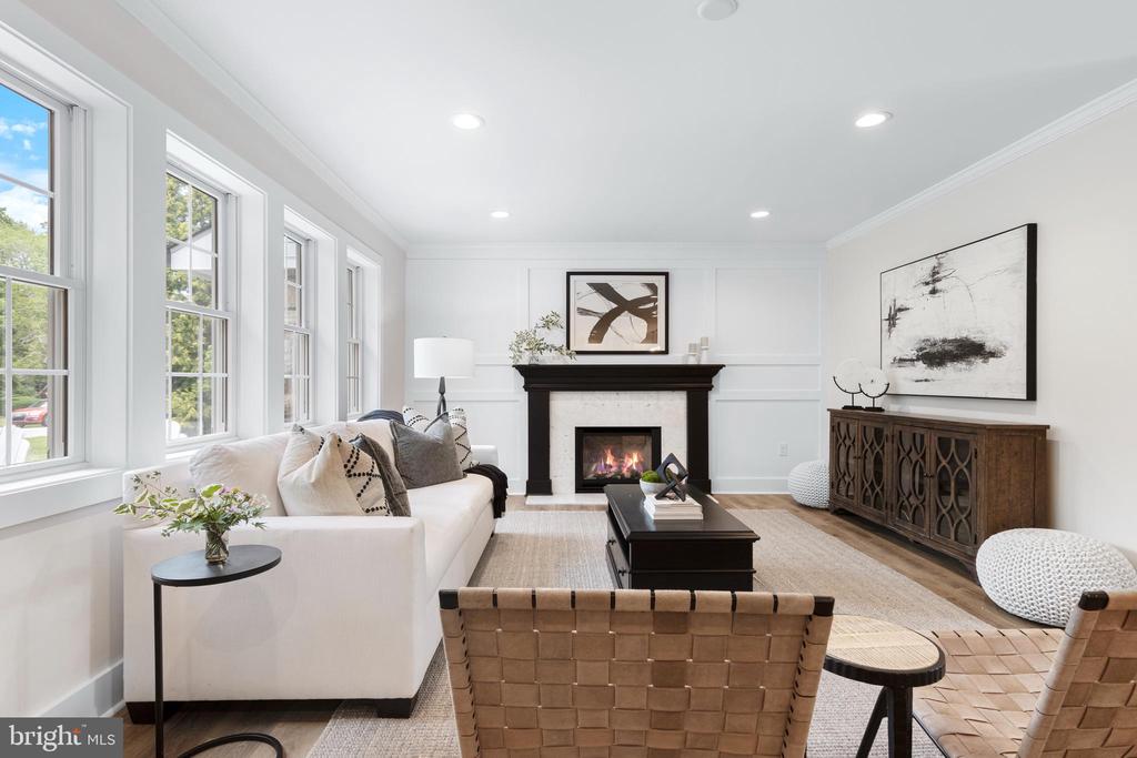 208 SYCAMORE LANE
