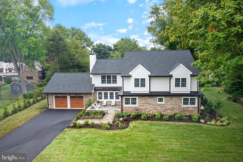 208 SYCAMORE LANE