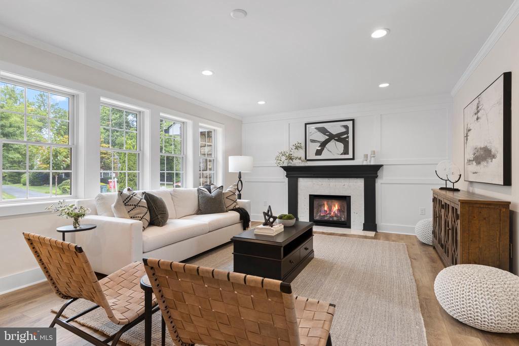 208 SYCAMORE LANE