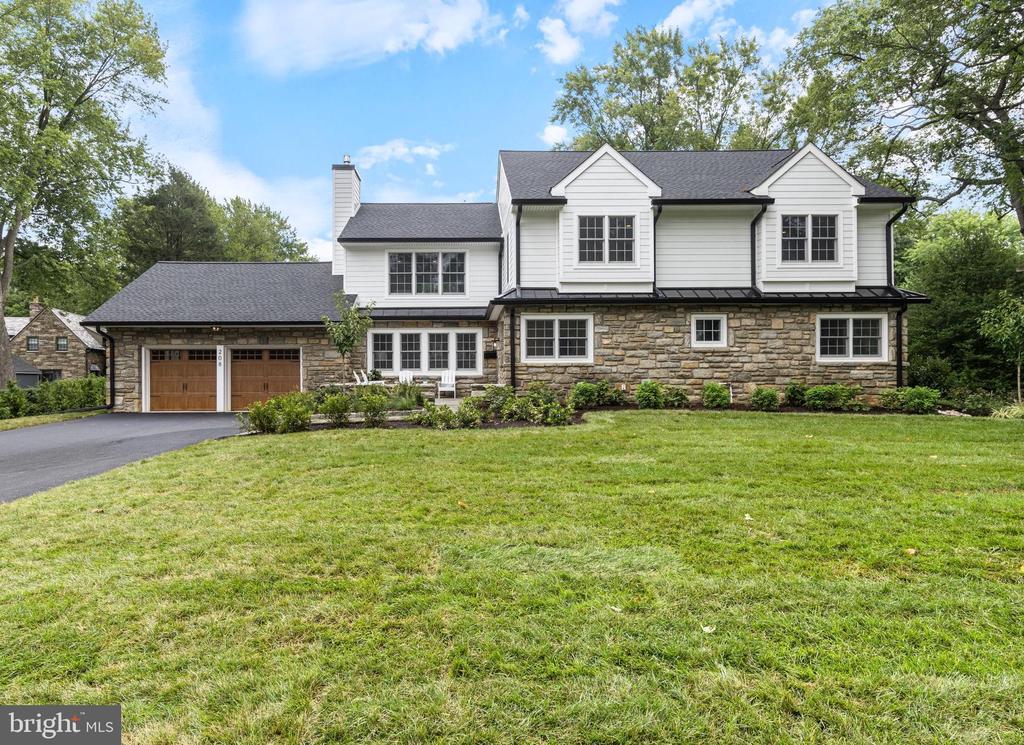 208 SYCAMORE LANE