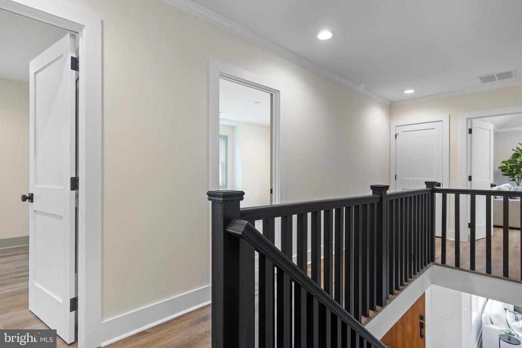 208 SYCAMORE LANE