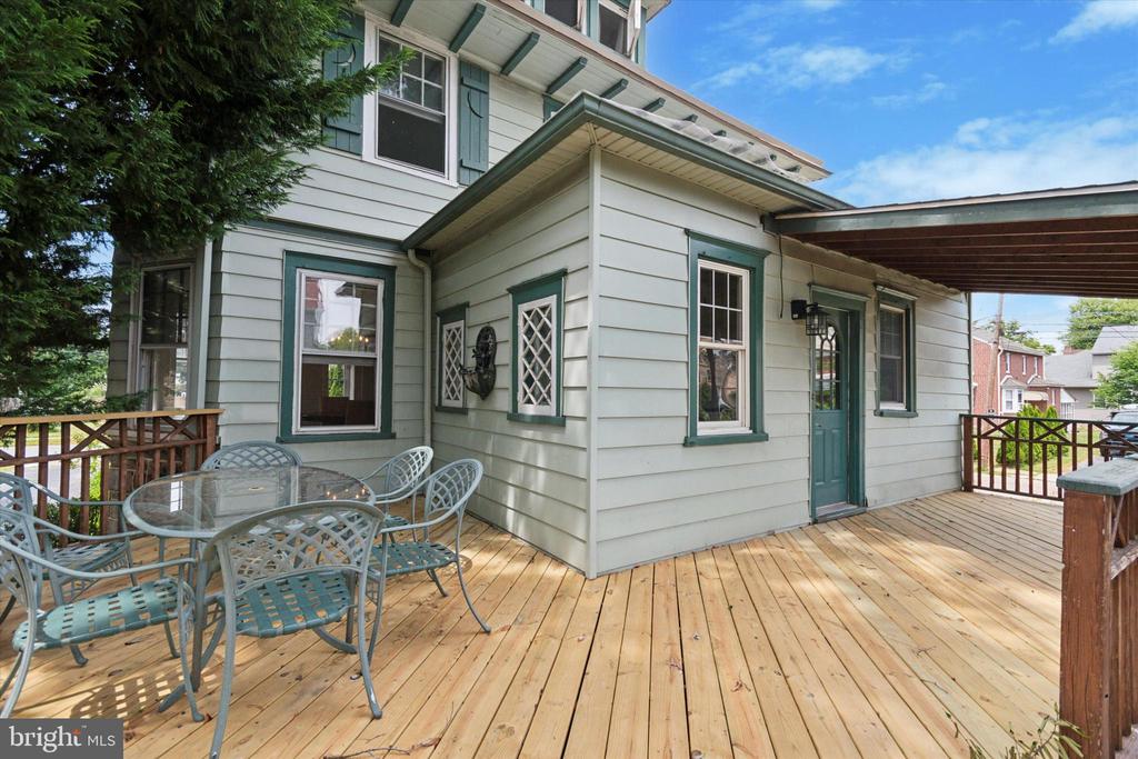 412 TRITES AVENUE