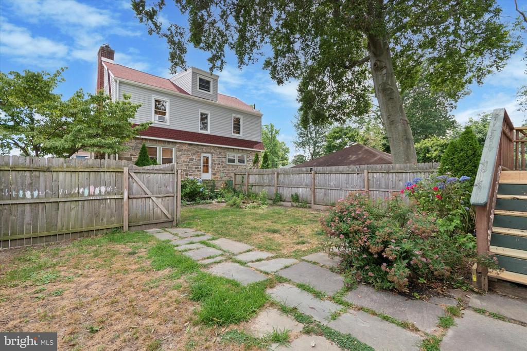 412 TRITES AVENUE