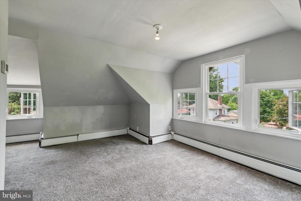 412 TRITES AVENUE