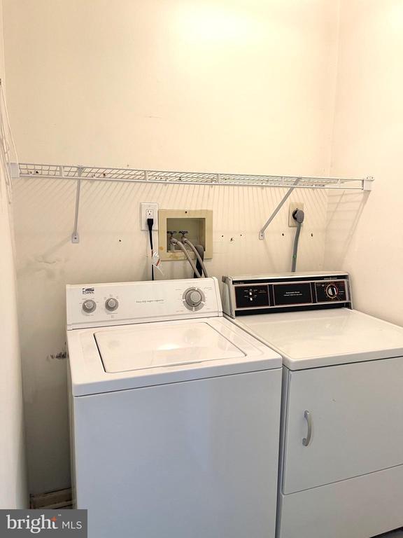 1034 PUTNAM BOULEVARD Unit: 121