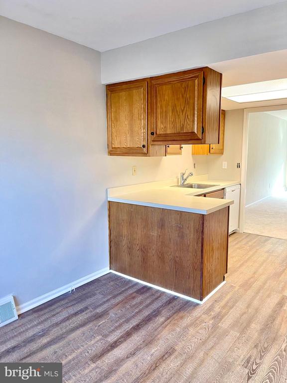 1034 PUTNAM BOULEVARD Unit: 121