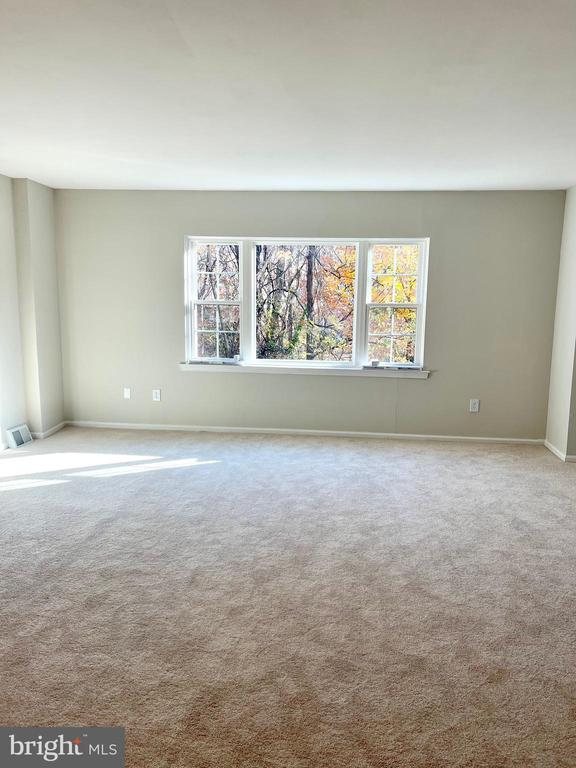 1034 PUTNAM BOULEVARD Unit: 121