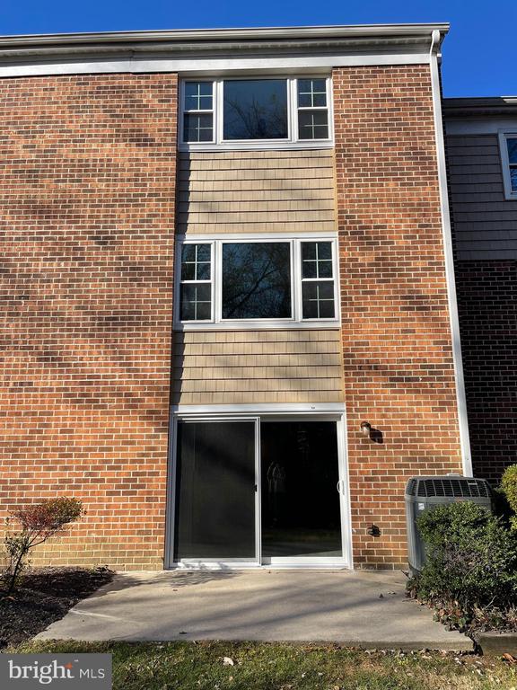 1034 PUTNAM BOULEVARD Unit: 121