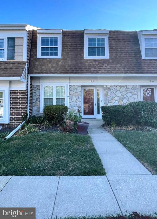 1034 PUTNAM BOULEVARD Unit: 121