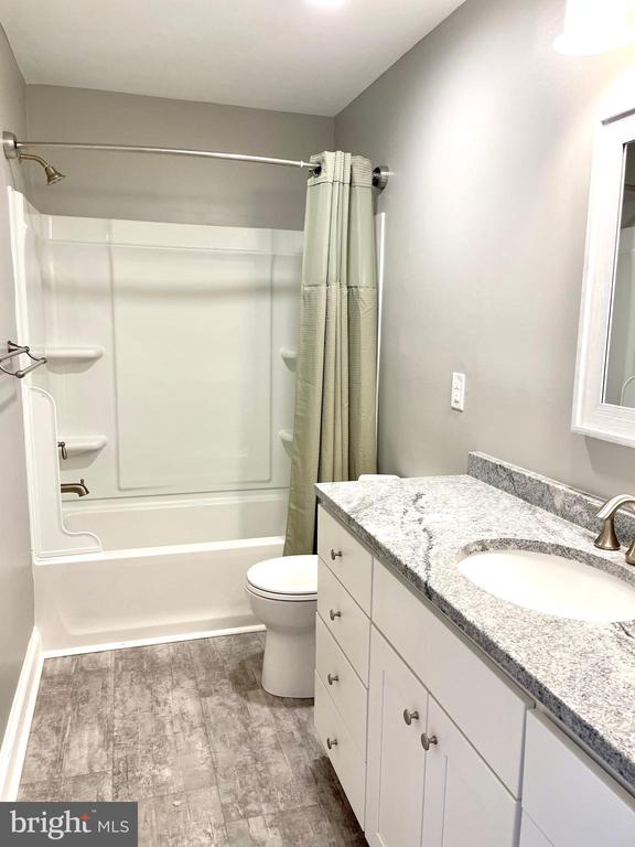1034 PUTNAM BOULEVARD Unit: 121