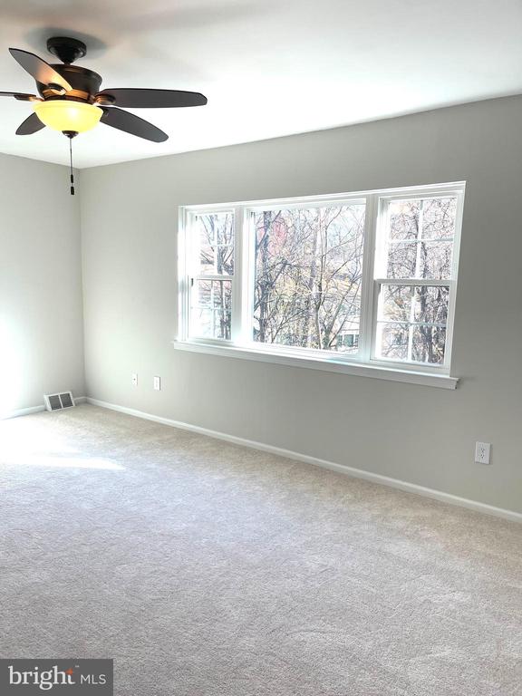 1034 PUTNAM BOULEVARD Unit: 121