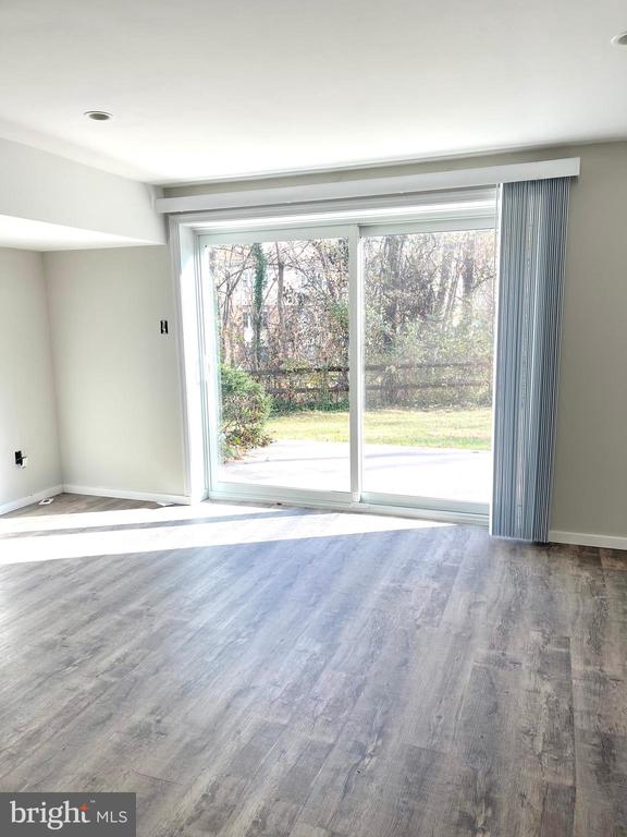 1034 PUTNAM BOULEVARD Unit: 121