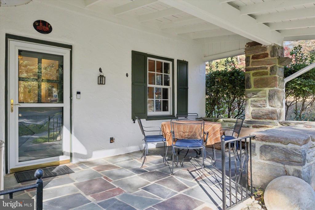 19 WHITE PINE LANE