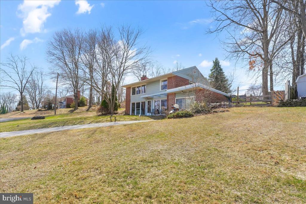 700 MEADOWWOOD LANE