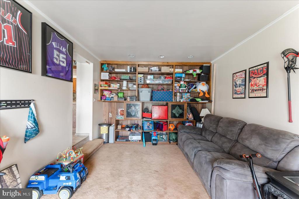 700 MEADOWWOOD LANE
