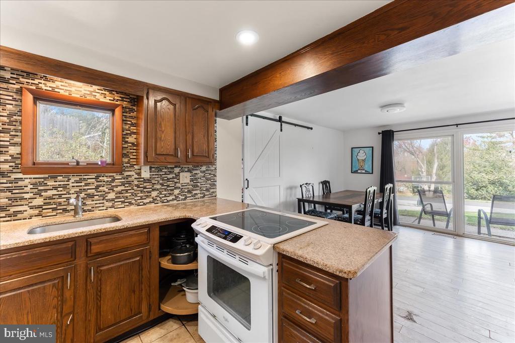 700 MEADOWWOOD LANE