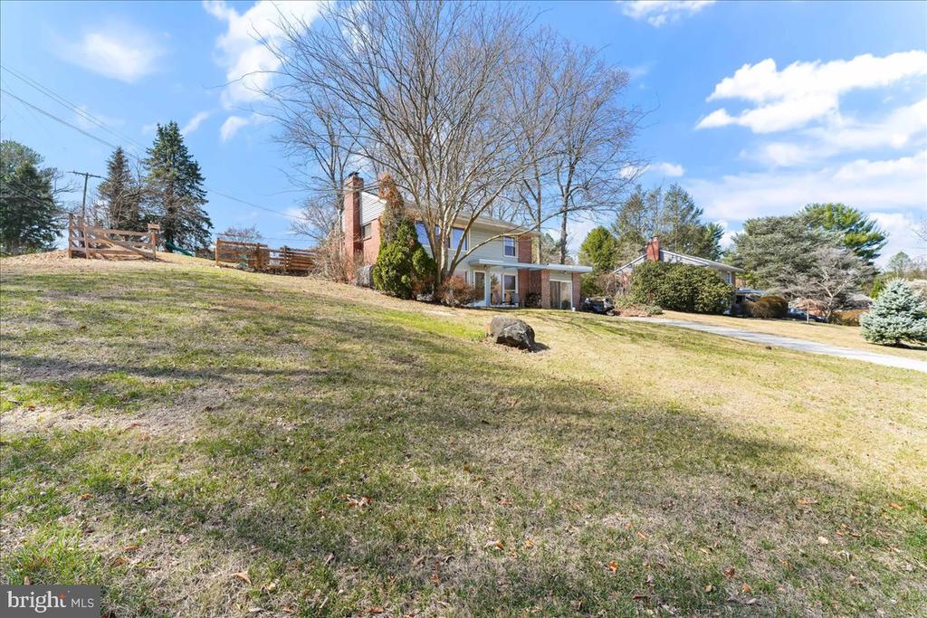 700 MEADOWWOOD LANE