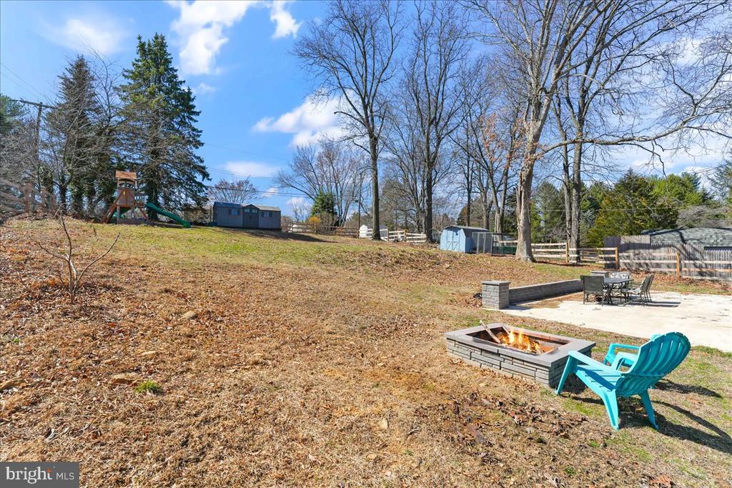 700 MEADOWWOOD LANE