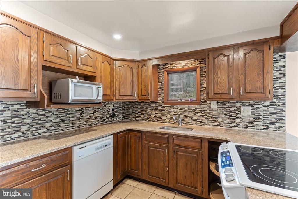 700 MEADOWWOOD LANE