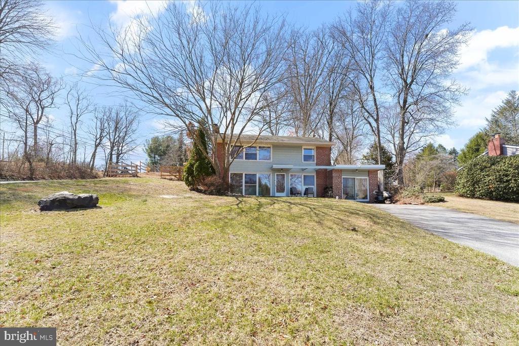 700 MEADOWWOOD LANE