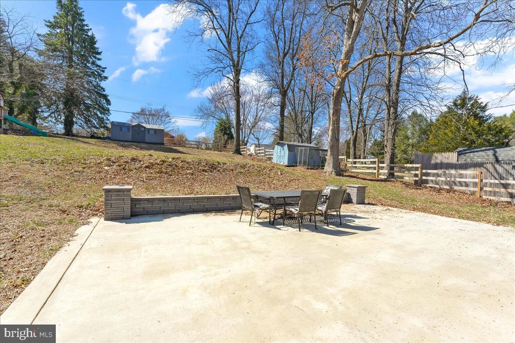 700 MEADOWWOOD LANE