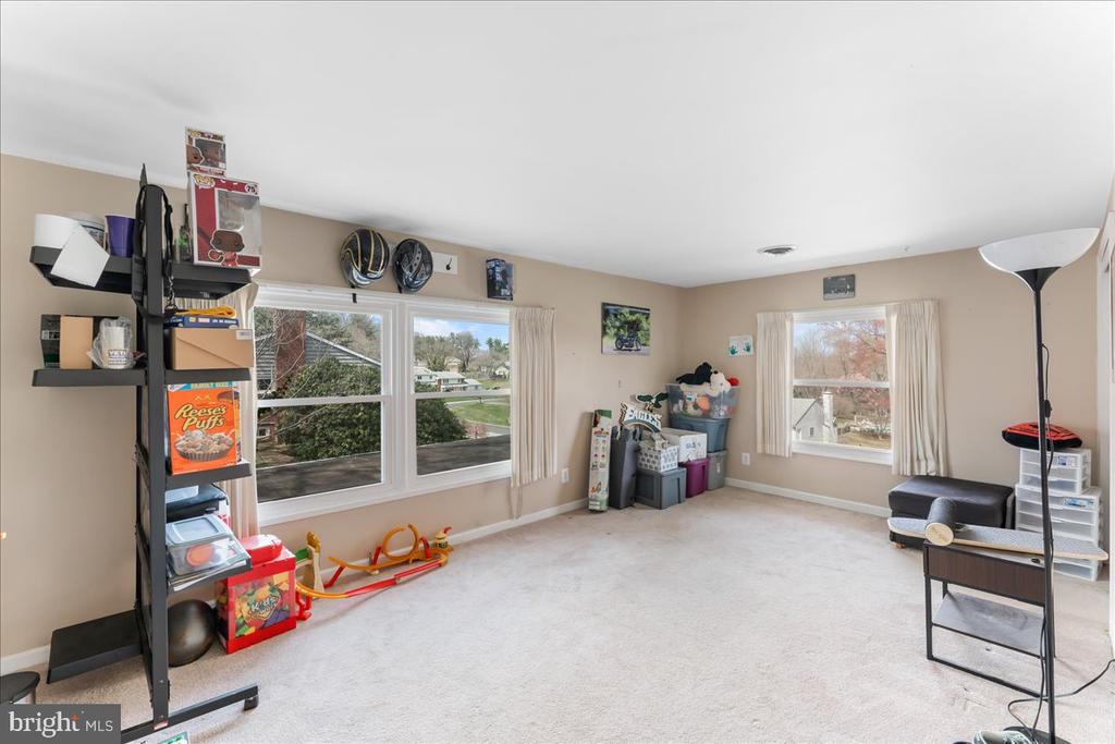 700 MEADOWWOOD LANE