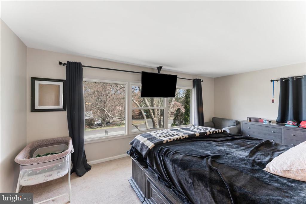 700 MEADOWWOOD LANE