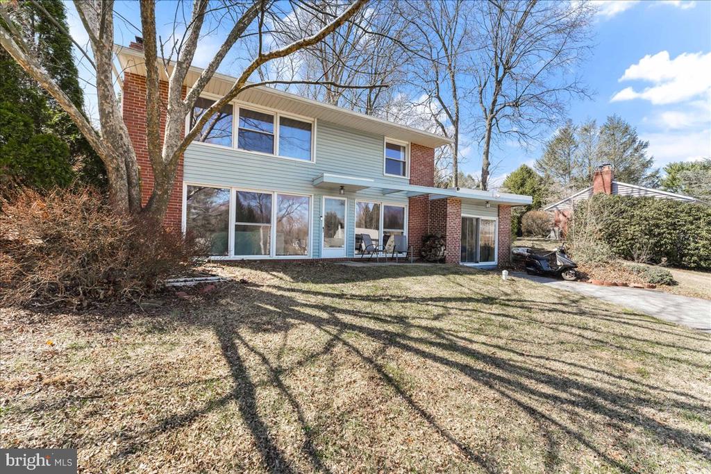700 MEADOWWOOD LANE