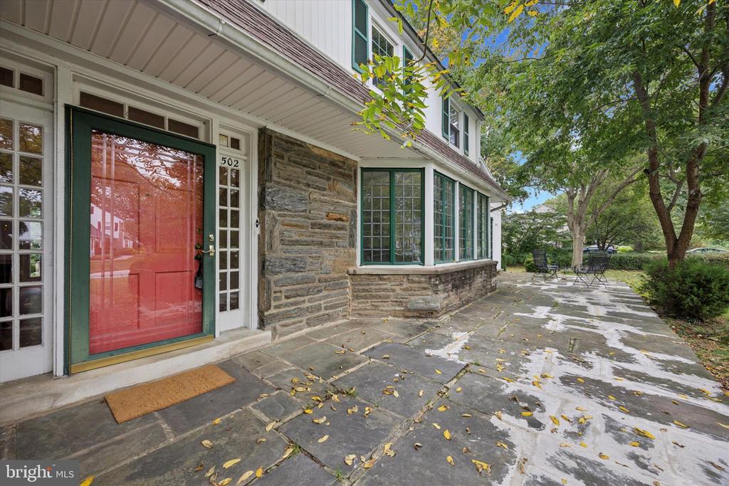 502 COUNTRY CLUB LANE