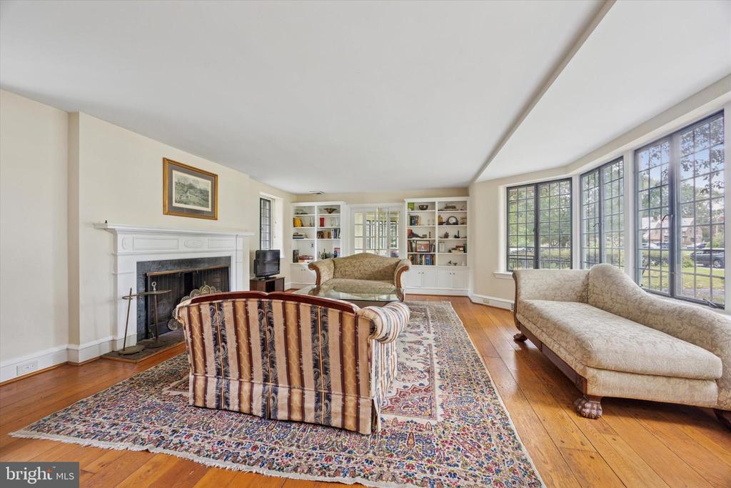 502 COUNTRY CLUB LANE