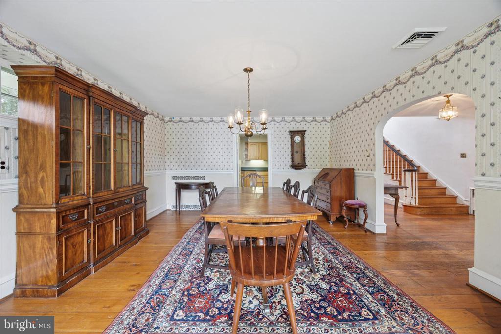 502 COUNTRY CLUB LANE