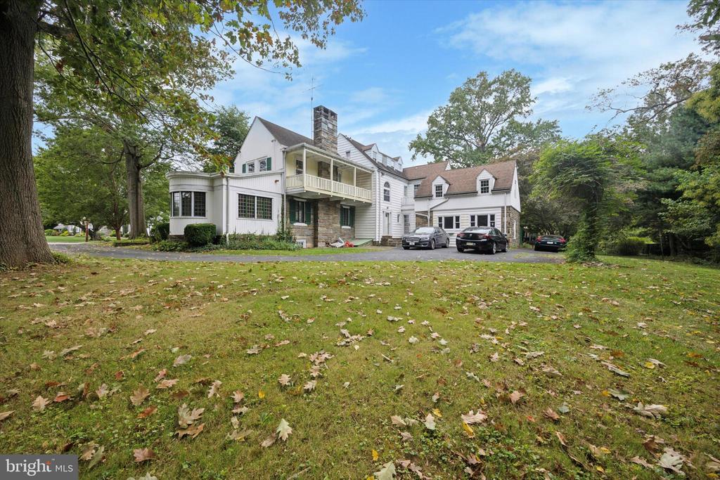 502 COUNTRY CLUB LANE